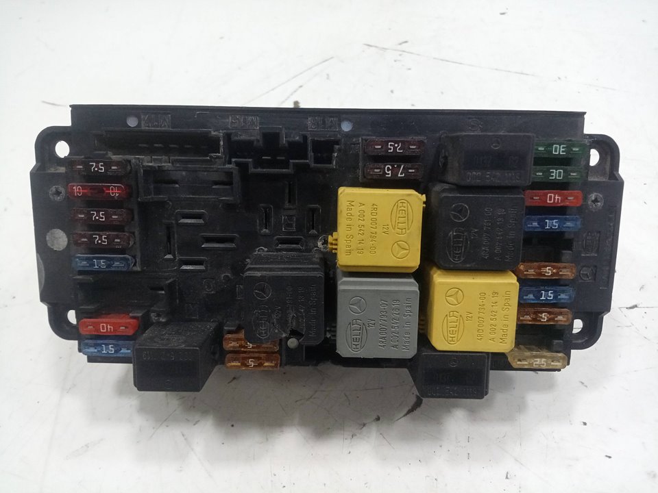 Caja reles / fusibles mercedesbenz clase c sedÁn (2