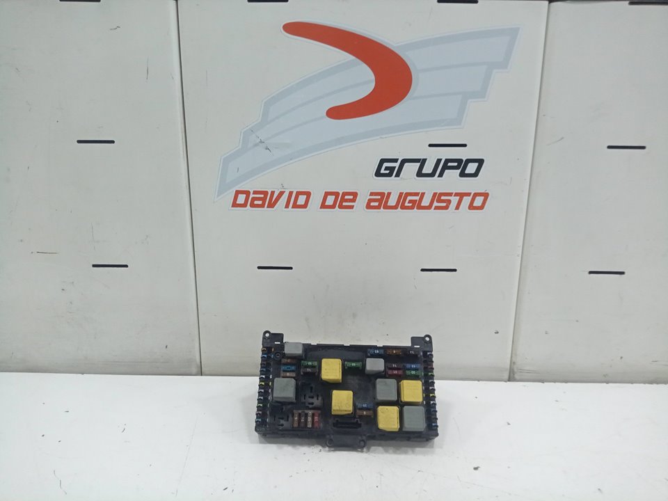 Caja reles / fusibles mercedesbenz vito autobÚs aut