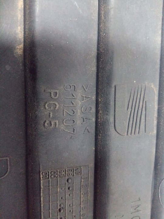 Rejilla paragolpes derecha seat leon fastback (19992006)