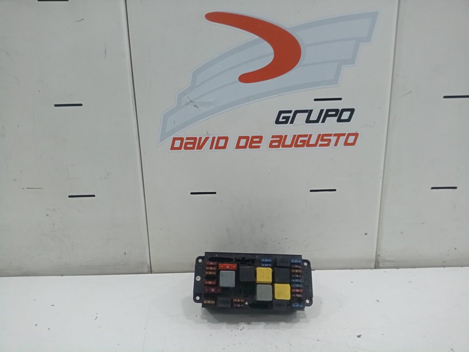 Caja reles / fusibles mercedesbenz clase c sedÁn (2