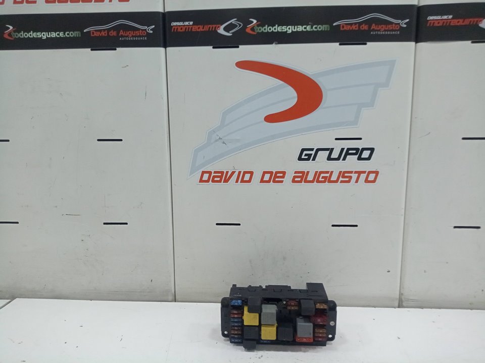 Caja reles / fusibles mercedesbenz clase c sedÁn (2