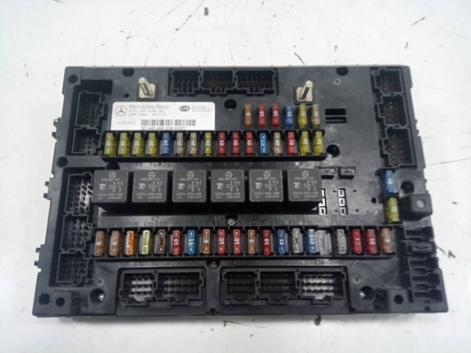 Caja reles / fusibles mercedes actros 23 2  ejes 
