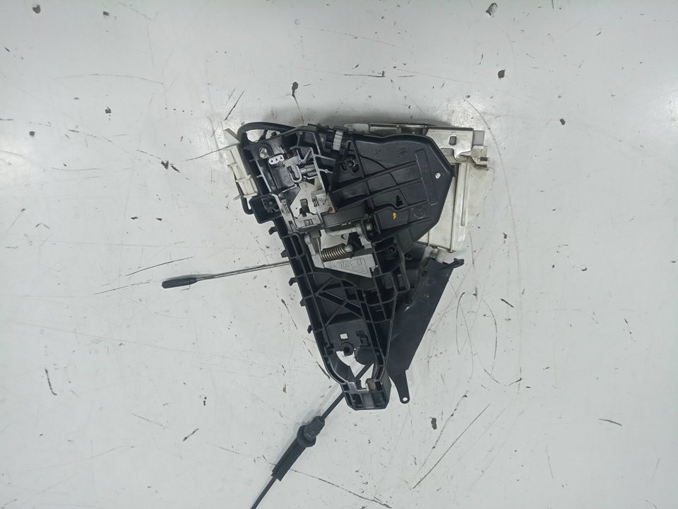 Cerradura puerta trasera izquierda mercedesbenz clase a fastback