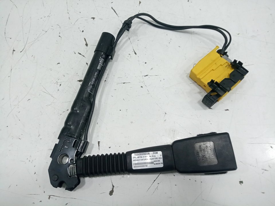 Anclaje cinturon delantero izquierdo opel astra h fastback (200920