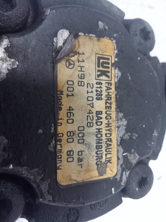 Bomba direccion mercedes atego 4cilindros 4x2