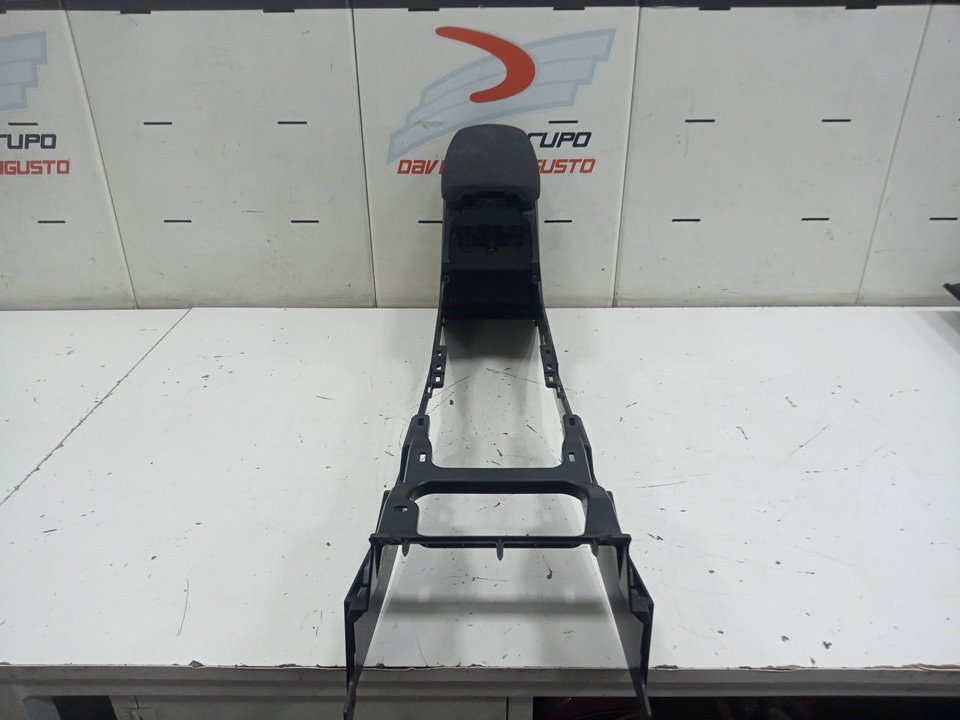 Apoyabrazos central toyota corolla (210)    |   ..