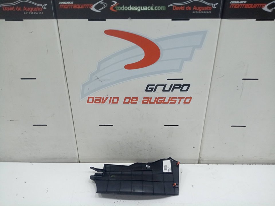 Guarnecido derecho guantera central  toyota corolla (210)    |   ..