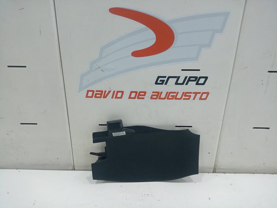 Guarnecido izquierdo guantera central  toyota corolla (210)    |   ..