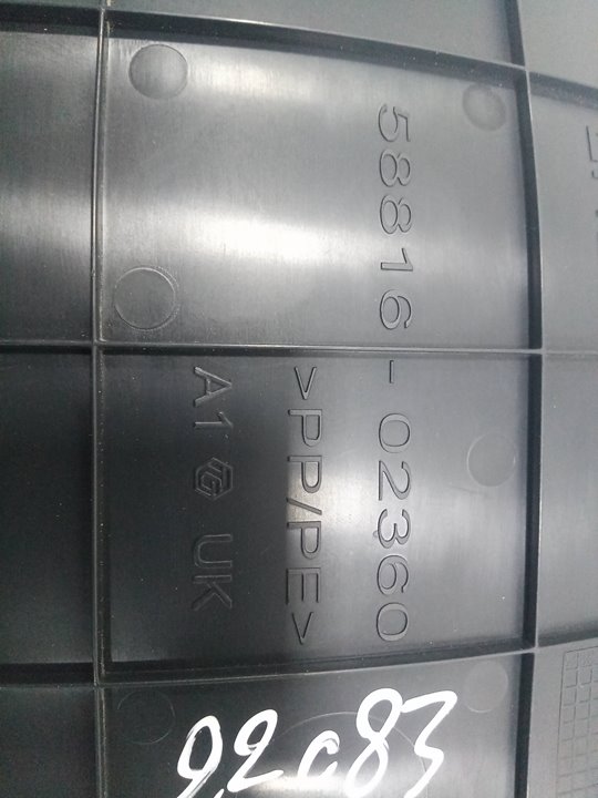 Guarnecido izquierdo guantera central  toyota corolla (210)    |   ..