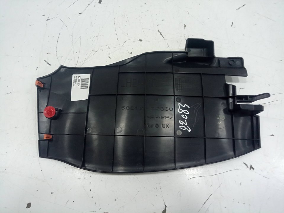 Guarnecido izquierdo guantera central  toyota corolla (210)    |   ..