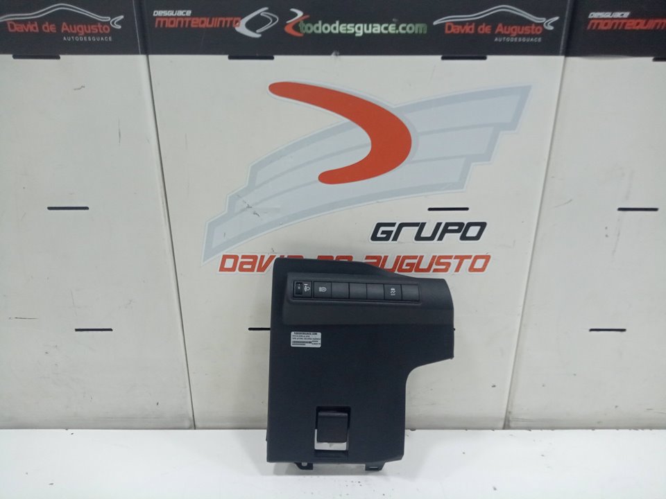 Tapa lateral izquierda guarnecido salpicadero toyota corolla (210)    |   ..