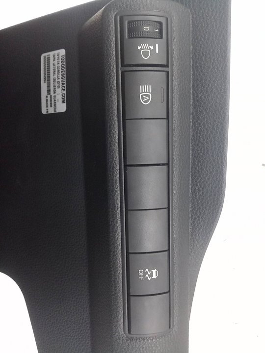 Tapa lateral izquierda guarnecido salpicadero toyota corolla (210)    |   ..