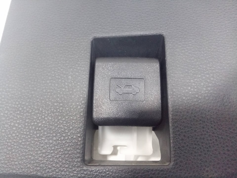 Tapa lateral izquierda guarnecido salpicadero toyota corolla (210)    |   ..