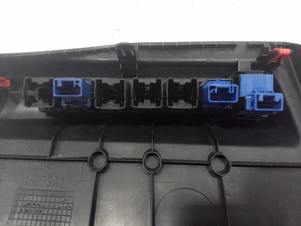 Tapa lateral izquierda guarnecido salpicadero toyota corolla (210)    |   ..