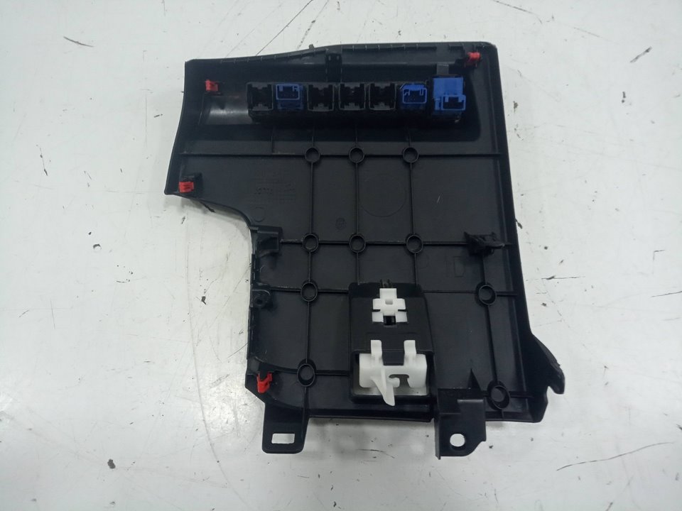 Tapa lateral izquierda guarnecido salpicadero toyota corolla (210)    |   ..