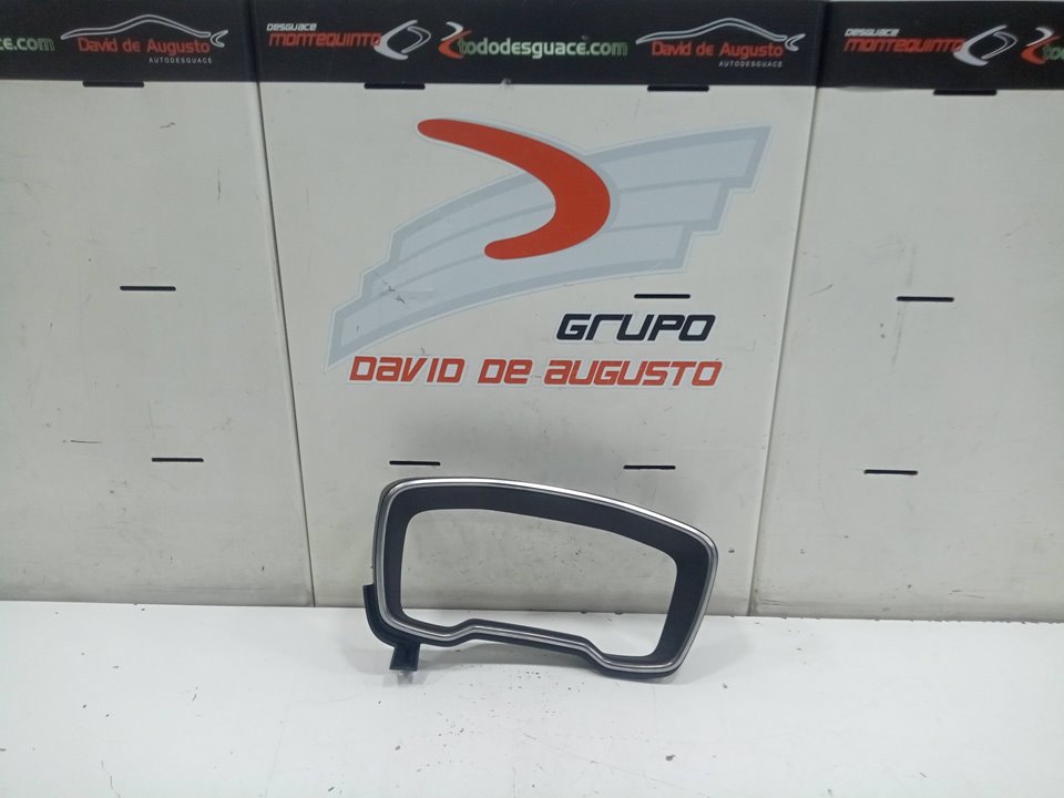 Carcasa cuadro instrumentos toyota corolla (210)    |   ..