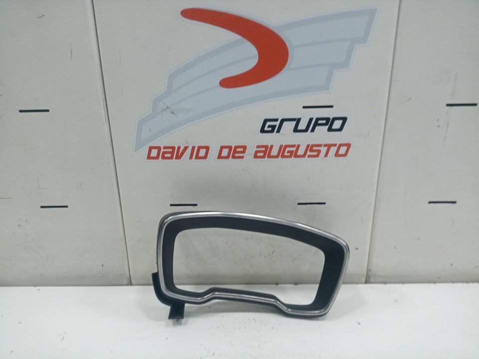 Carcasa cuadro instrumentos toyota corolla (210)    |   ..