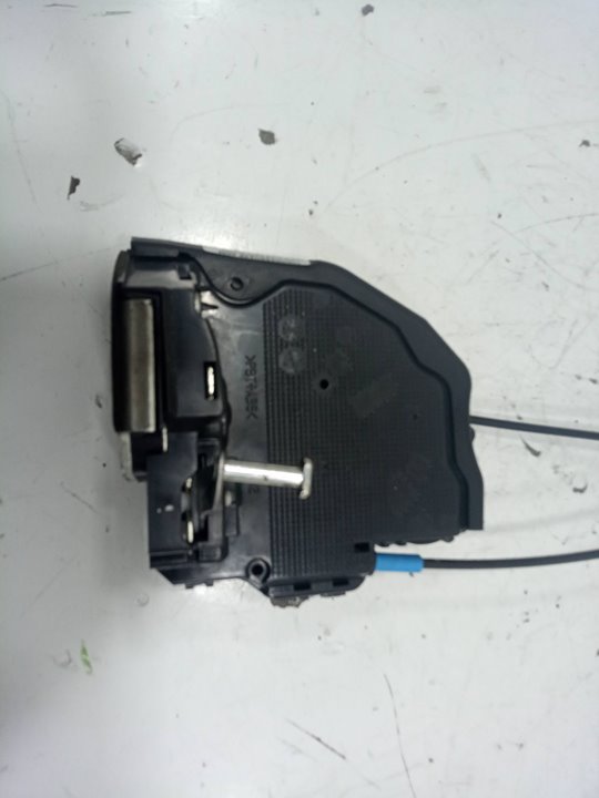 Cerradura puerta delantera derecha toyota yaris fastback (200720