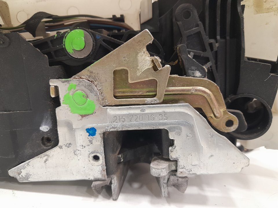 Cerradura puerta delantera derecha 