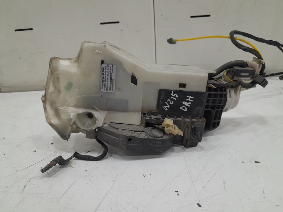 Cerradura puerta delantera derecha 