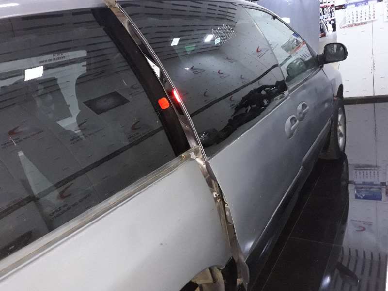 Puerta trasera derecha chrysler voyager  grand voyager iii 2.5 td