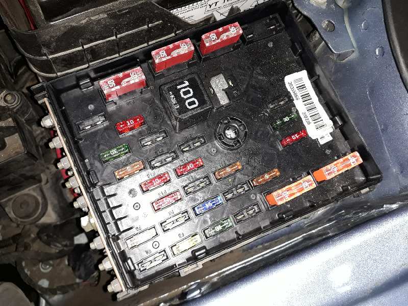 Caja reles / fusibles volkswagen passat variant (3c5