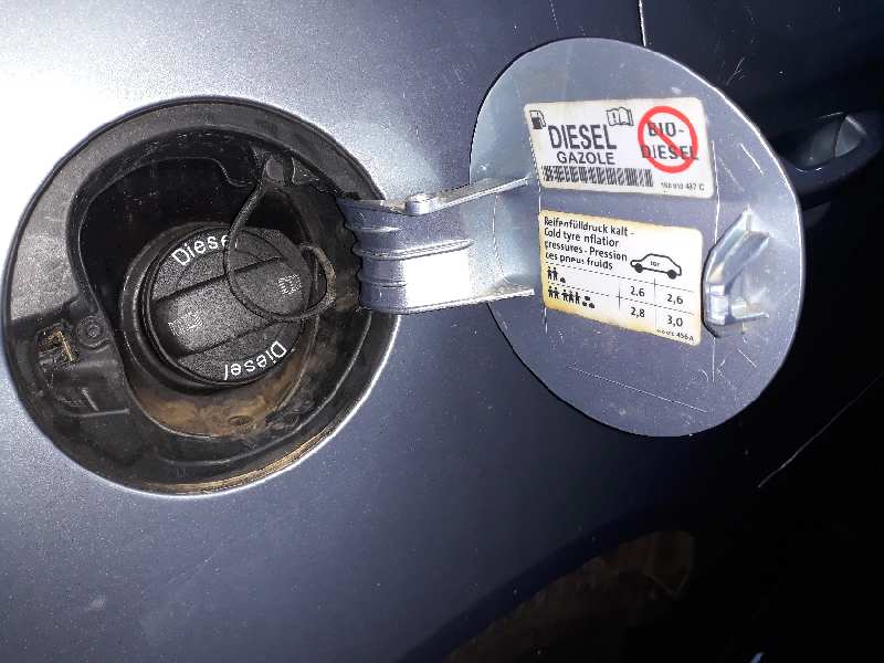 Tapa exterior combustible volkswagen passat variant (3c5