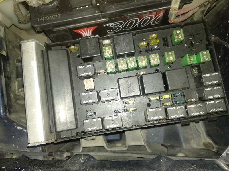 Caja reles / fusibles chrysler voyager iv 2.4