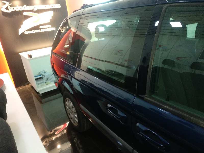 Puerta trasera derecha chrysler voyager iv 2.4