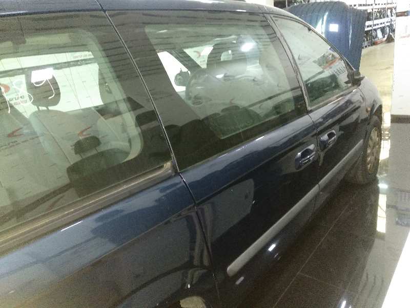Puerta trasera derecha chrysler voyager iv 2.4