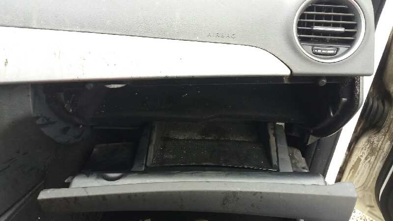 Guantera mercedes-benz clase c c 200 cdi (204.001)