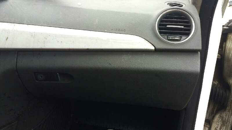 Guantera mercedes-benz clase c c 200 cdi (204.001)