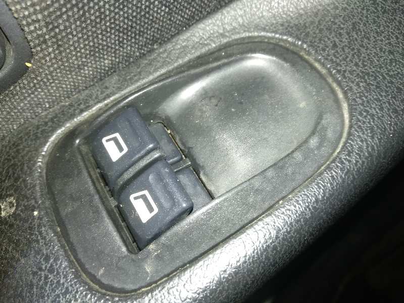 Mando elevalunas delantero izquierdo peugeot 306 1.9 d