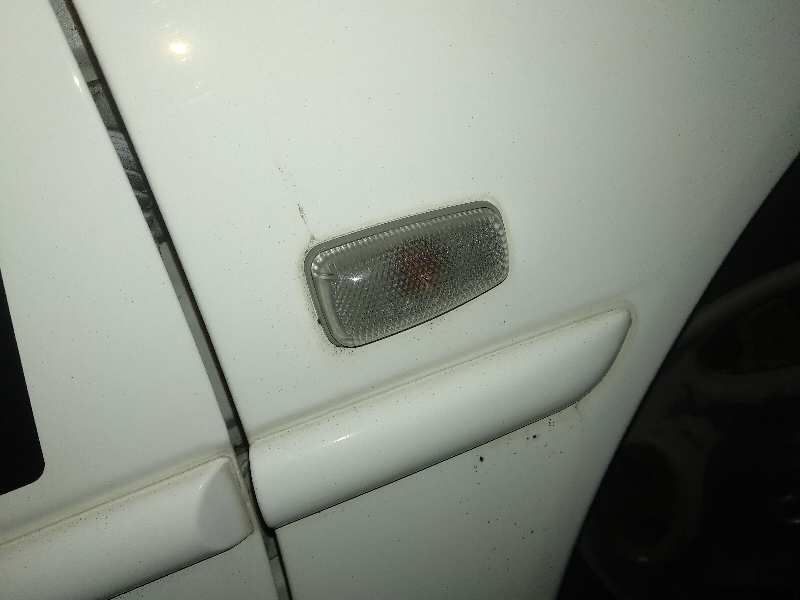 Piloto lateral derecho peugeot 306 1.9 d