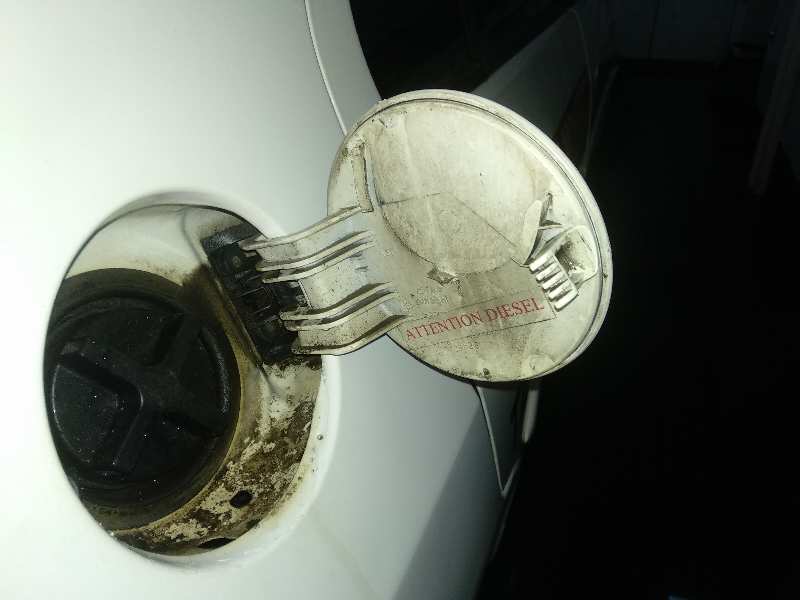 Tapa exterior combustible peugeot 306 1.9 d