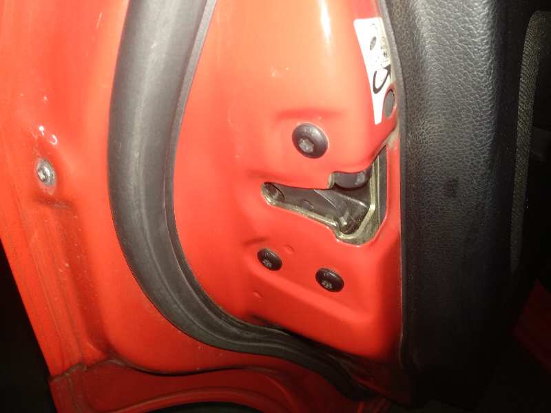 Cerradura puerta trasera izquierda ford fiesta v 1.4 16v