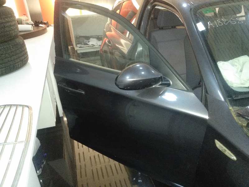 Puerta delantera derecha bmw 1 118 d