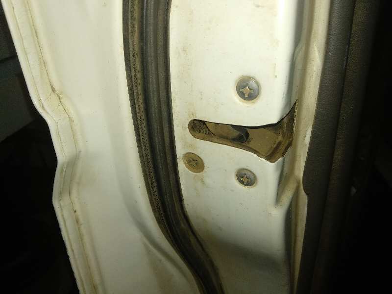 Cerradura puerta delantera izquierda nissan terrano ii 2.7 td 4wd
