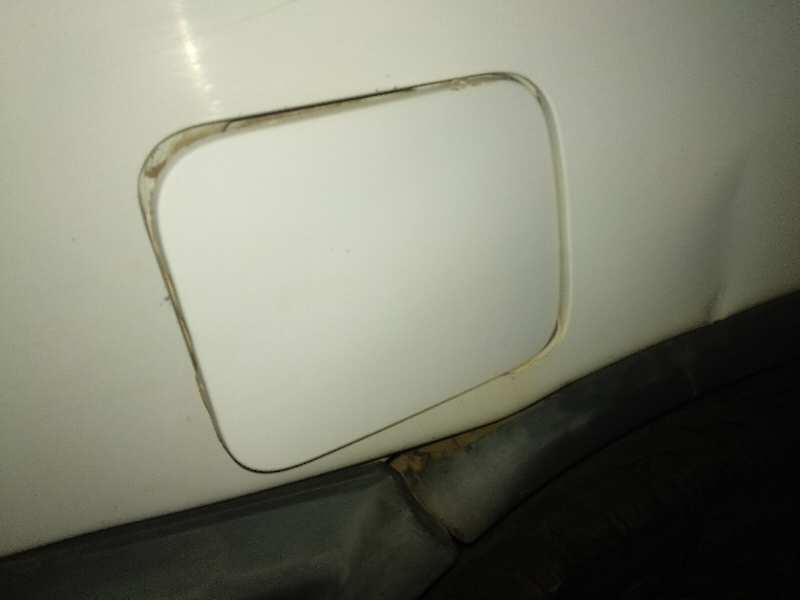 Tapa exterior combustible nissan terrano ii 2.7 td 4wd