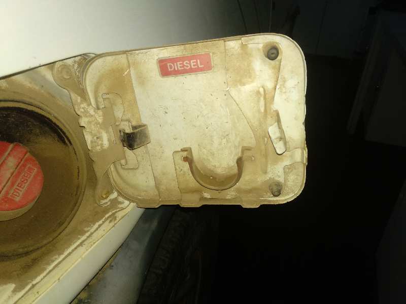 Tapa exterior combustible nissan terrano ii 2.7 td 4wd