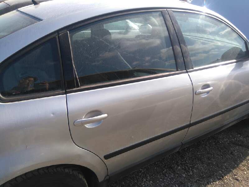Cerradura puerta trasera derecha volkswagen passat berlina (3b3