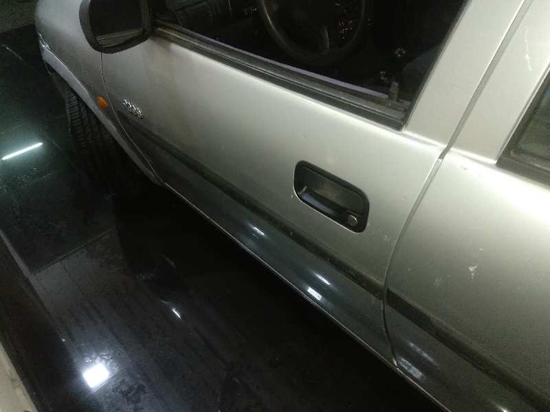 Cerradura puerta delantera izquierda opel corsa b 1.2 i 16v (f08 f68 m68)