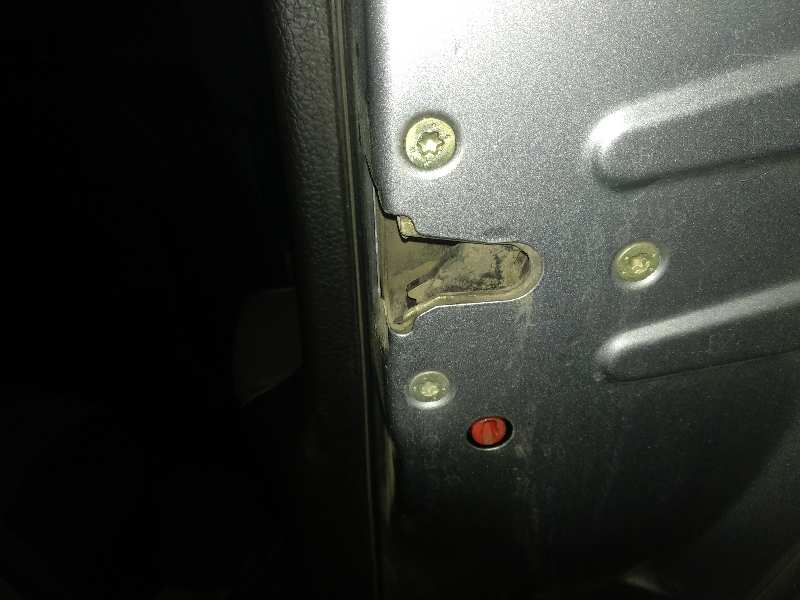 Cerradura puerta trasera derecha peugeot 206 fastback 1.4 lpg