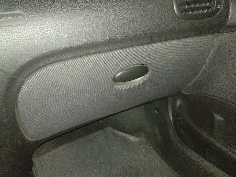 Guantera peugeot 206 fastback 1.4 lpg