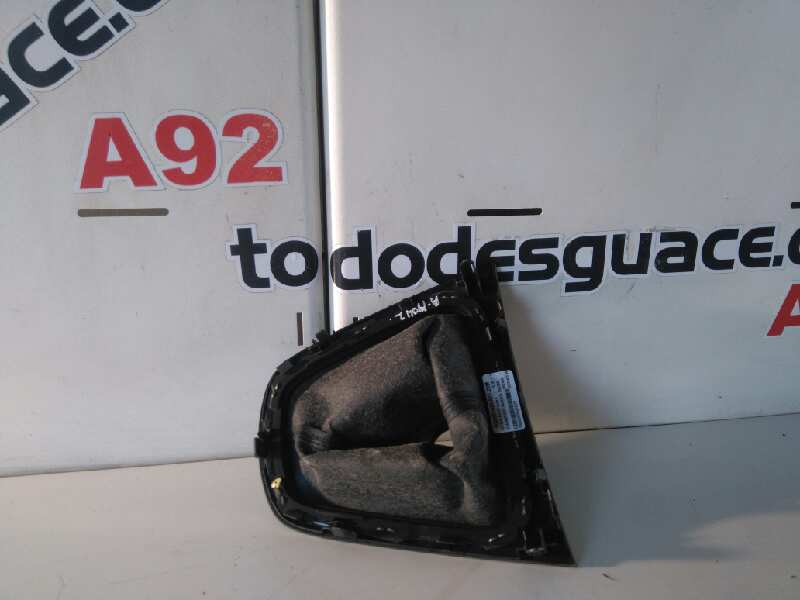 Guarnecidos palanca cambio toyota auris 1.4 d4d (nde150_) Guarnecidos palanca cambio toyota auris 1.4 d4d (nde150_)