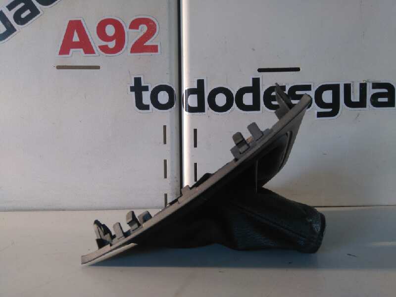 Guarnecidos palanca cambio toyota auris 1.4 d4d (nde150_) Guarnecidos palanca cambio toyota auris 1.4 d4d (nde150_)