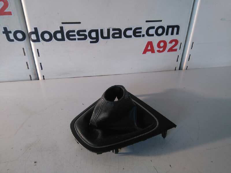 Guarnecidos palanca cambio toyota auris 1.4 d4d (nde150_) Guarnecidos palanca cambio toyota auris 1.4 d4d (nde150_)