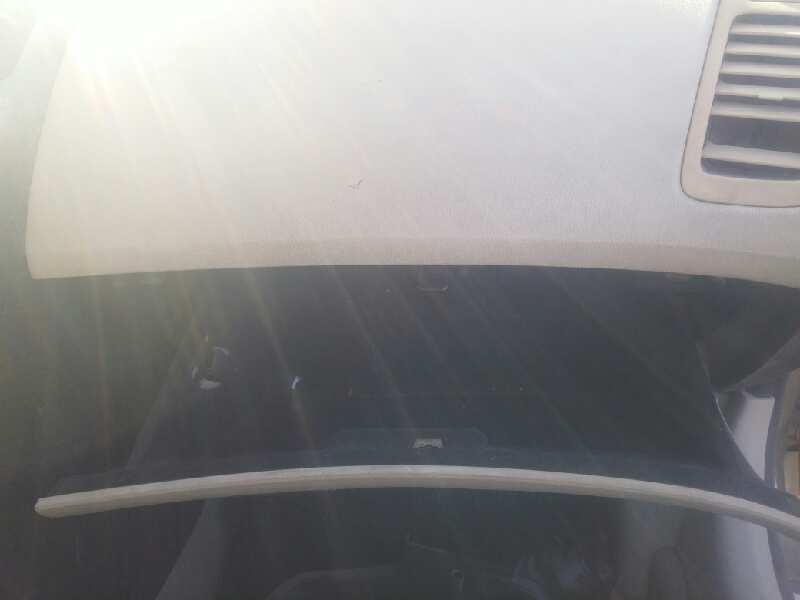Guantera nissan primera 2.0