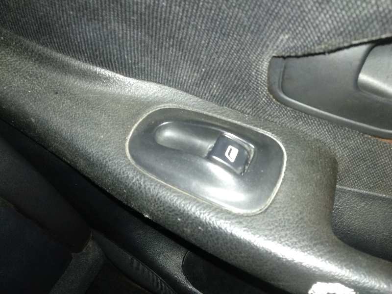 Mando elevalunas delantero derecho peugeot 306 1.9 d