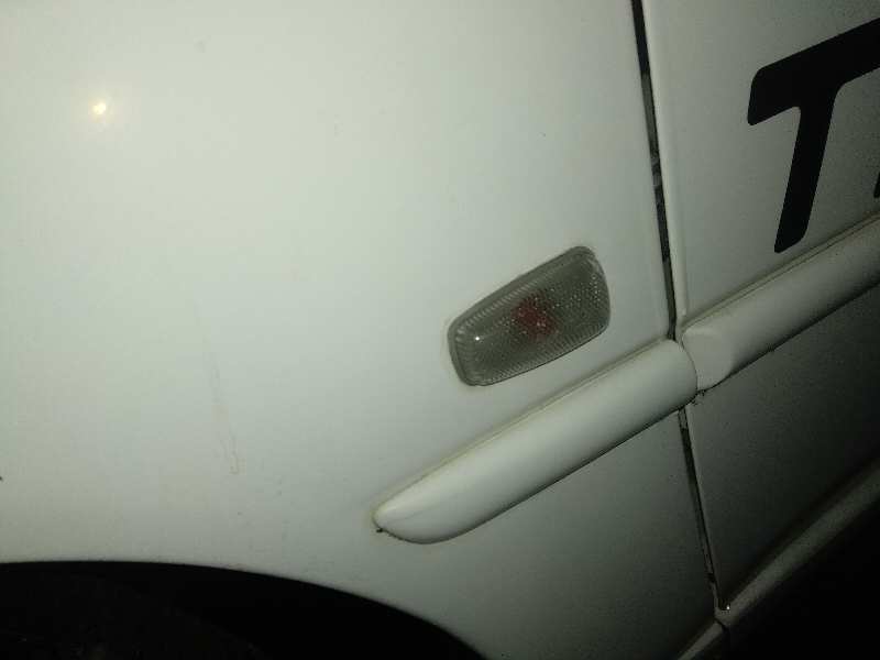 Piloto lateral izquierdo peugeot 306 1.9 d